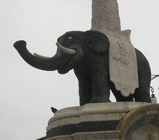 Immagine di anteprima per Intimidazioni. La solidarietà dei sindaci a Enzo Bianco, sindaco di Catania