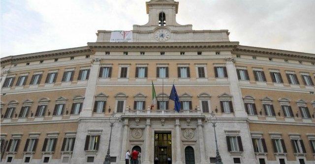 Immagine di anteprima per Montecitorio, 400 agenti per 630 onorevoli: 15 milioni per la sicurezza