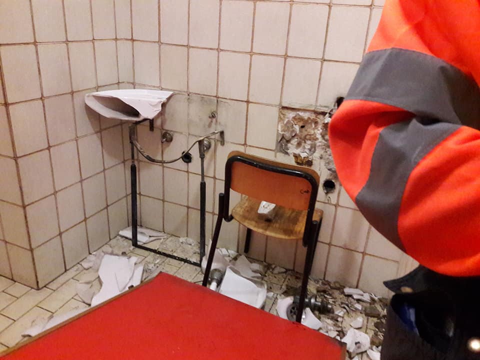 Post precedente: Atti vandalici a Scuola: distruggono i bagni per rubare il rame