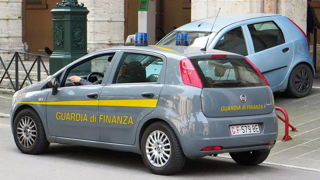 Immagine in evidenza del post: Arrestato netturbino a Palermo, spacciava droga durante il turno di lavoro