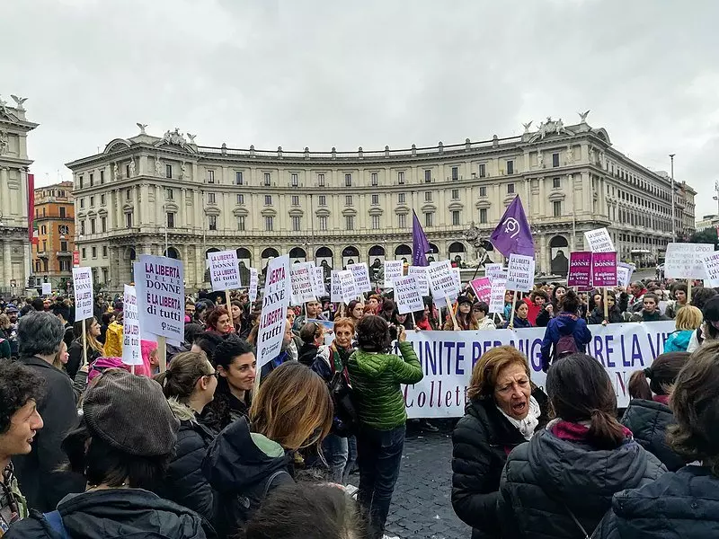 Immagine in evidenza del post: DDL Pillon, donne in piazza a Roma per protesta: raccolte migliaia di firme