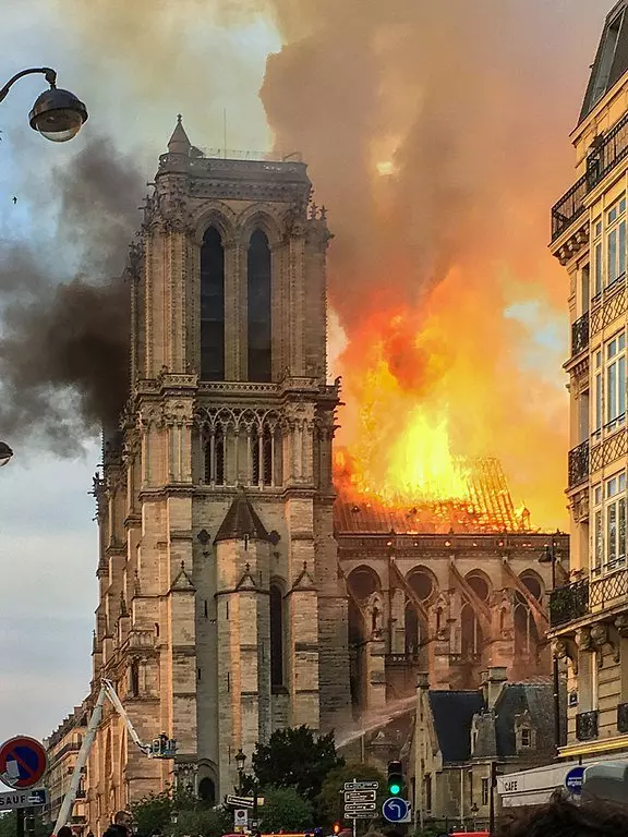 Immagine in evidenza del post: Incendio della Cattedrale di Notre Dame di Parigi: ecco cosa è successo