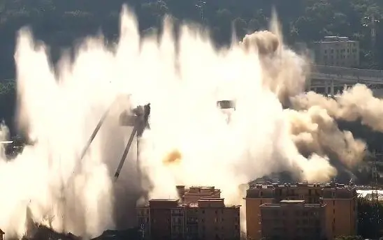 Immagine in evidenza del post: Demolito il Ponte Morandi di Genova: giù gli ultimi piloni