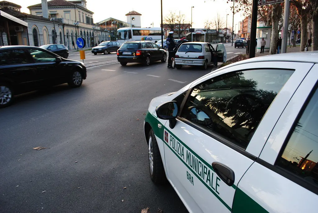 Immagine in evidenza del post: Concorsi Polizia Municipale solo per cittadini italiani: lo chiarisce la prefettura di Milano