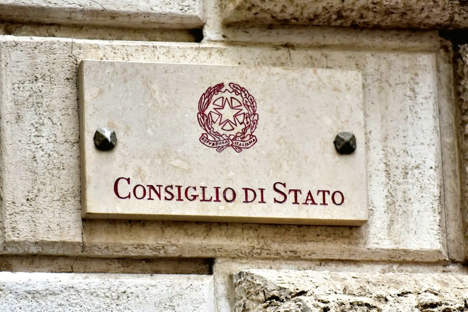 Immagine in evidenza del post: Concorso dirigenti scolastici 2019: Consiglio di Stato sospende sentenza di annullamento del Tar