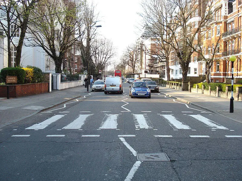 Immagine in evidenza del post: La foto dei Beatles ad Abbey Road compie 50 anni