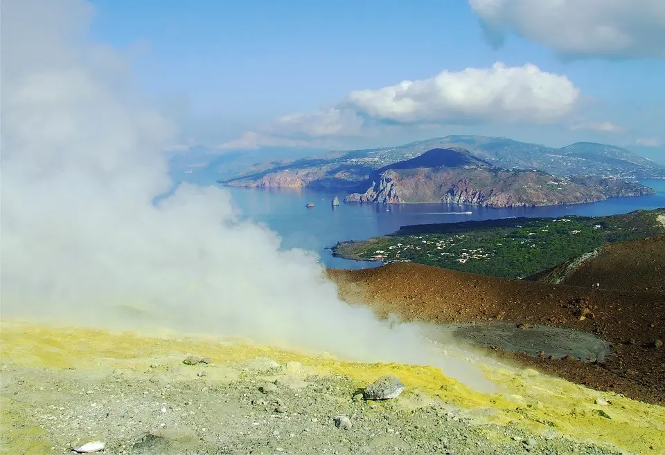 Immagine in evidenza del post: Vulcani sottomarini in Sicilia: nuova scoperta a pochi km dalla costa