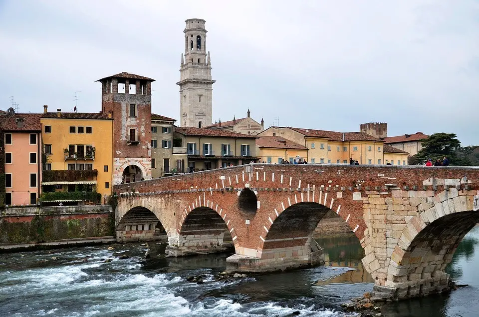 Immagine in evidenza del post: Brumotti a Verona denuncia spaccio di droga: scoppia polemica sulla trasmissione TV