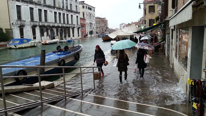 Immagine in evidenza del post: Acqua alta a Venezia: e così slitta il pagamento della TARI