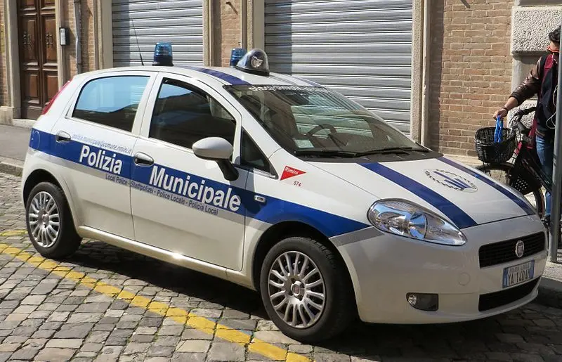 Immagine in evidenza del post: Polizia Municipale: a Napoli tangente di 30 mila euro per ottenere un posto