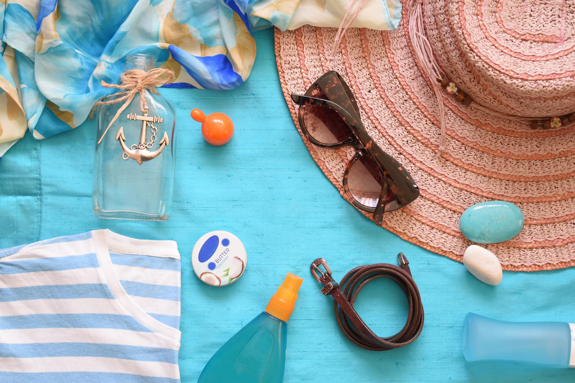 Cura del viso: 4 prodotti skincare da portare anche in vacanza