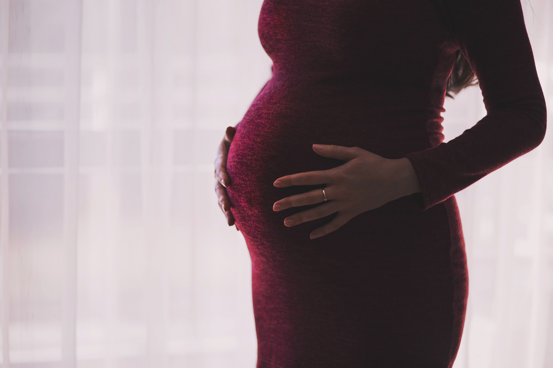 Si può partecipare ai concorsi pubblici in maternità?