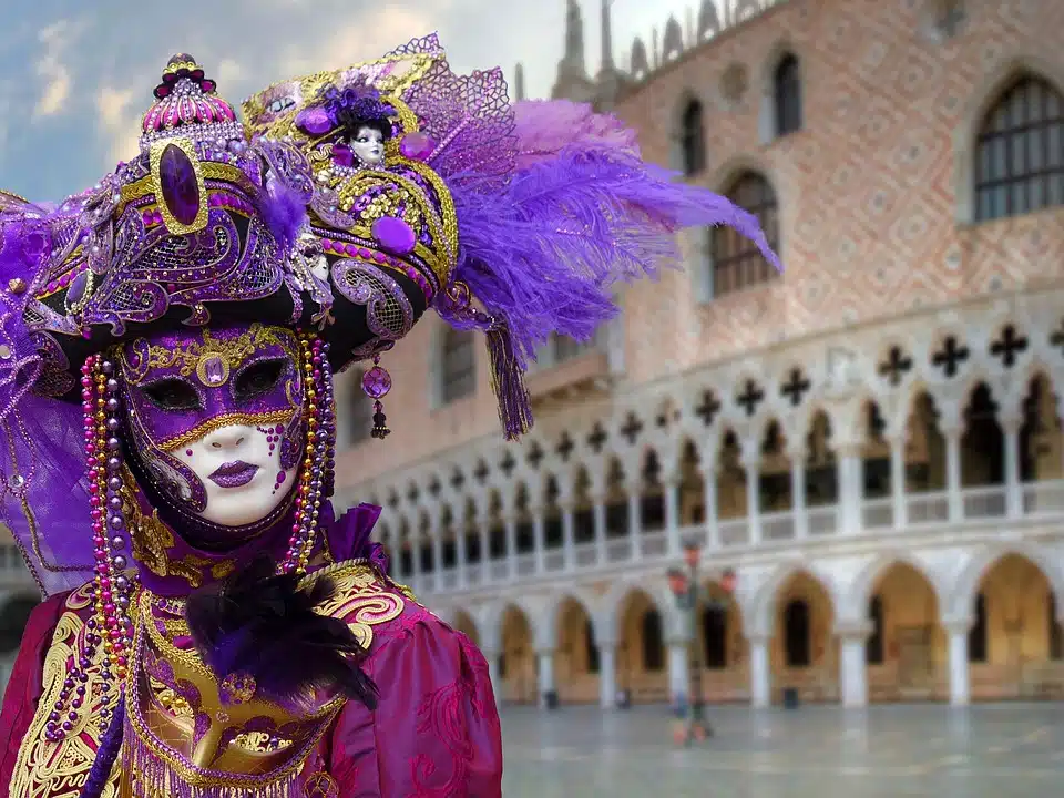 Immagine in evidenza del post: Per Carnevale occhio alle prenotazioni e alle maschere