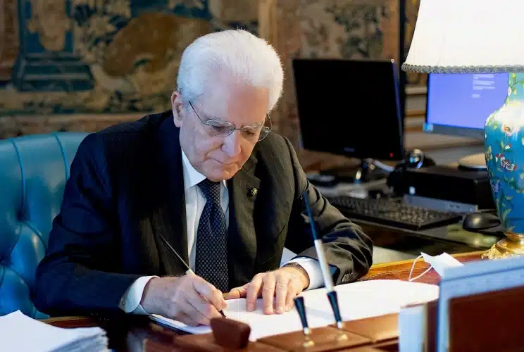 Immagine in evidenza del post: Milleproroghe 2023: Mattarella richiama il Governo sulle concessioni balneari