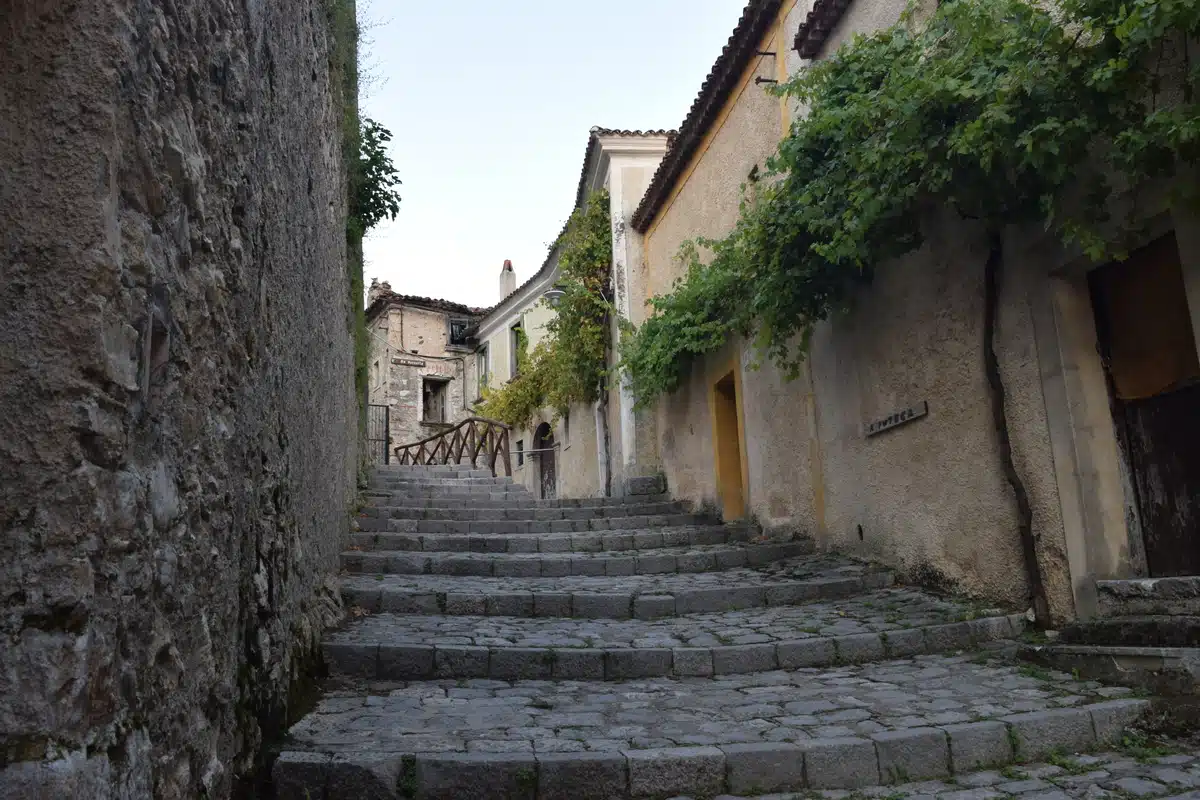 Immagine in evidenza del post: Ripopolamento piccoli borghi: ecco i Comuni che danno contributi