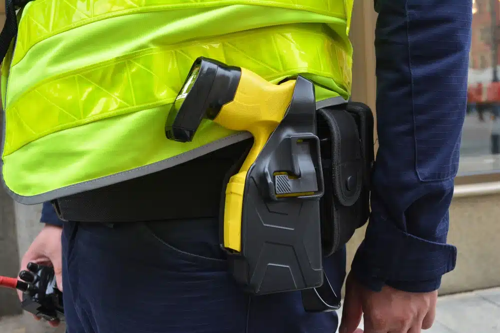 Immagine in evidenza del post: L'uso del taser sarà consentito anche nei Comuni sopra i 20 mila abitanti?