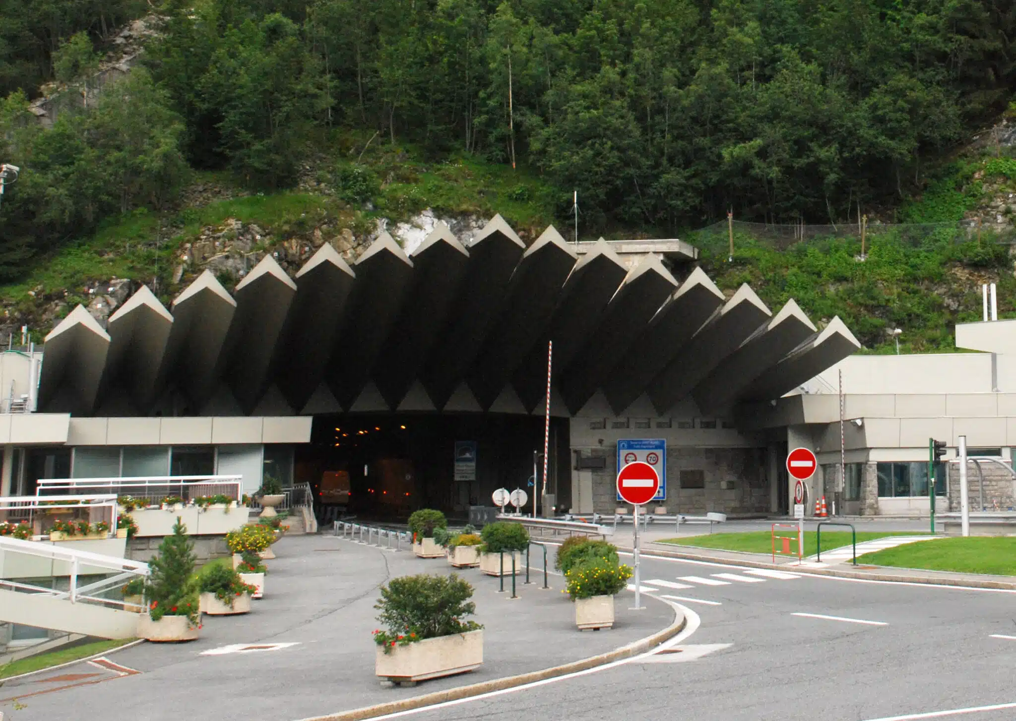 Immagine in evidenza del post: Posticipata la chiusura del tunnel del Monte Bianco?