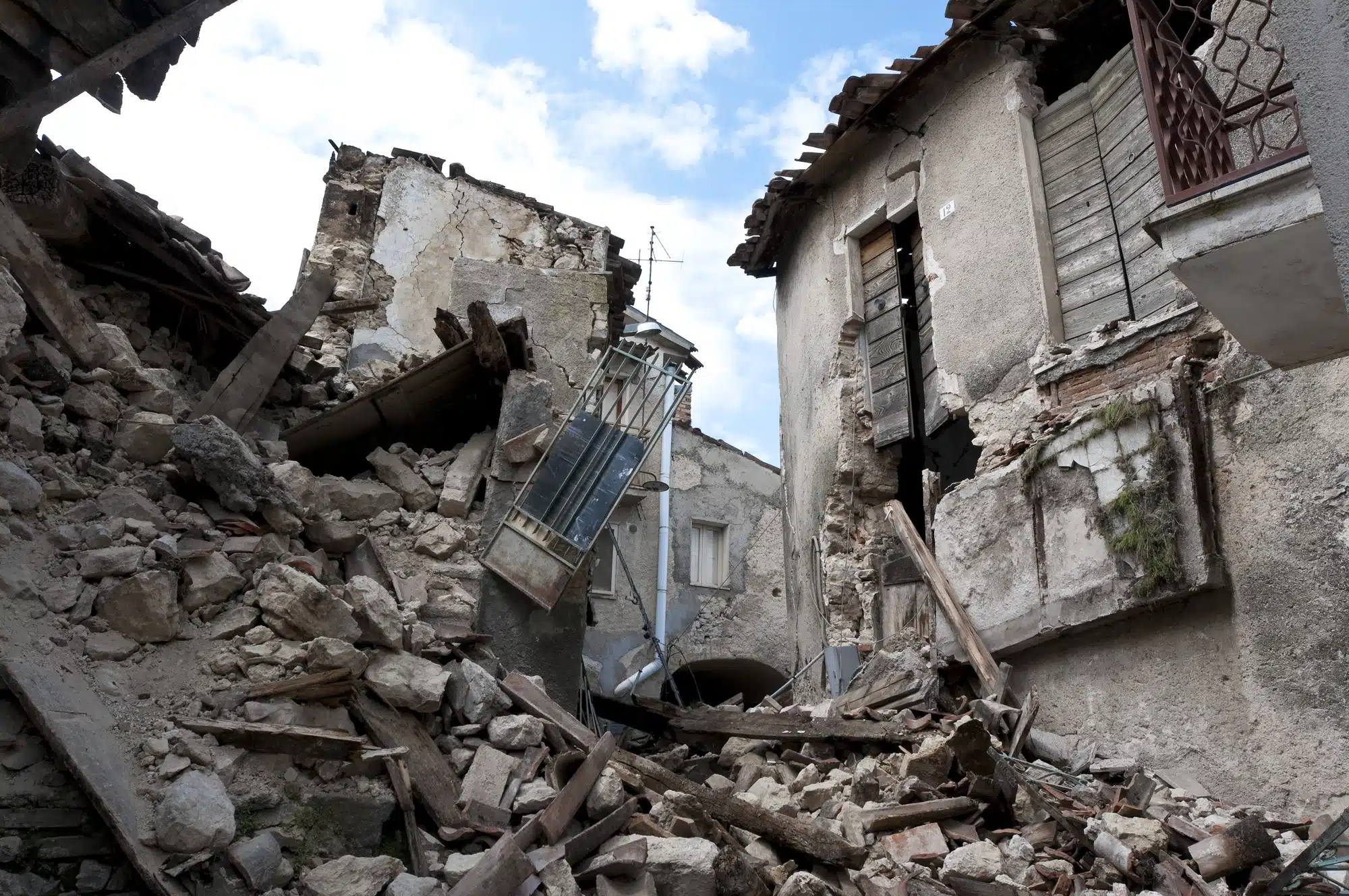 Immagine in evidenza del post: Il Comune richiede i soldi agli sfollati del Terremoto de L'Aquila