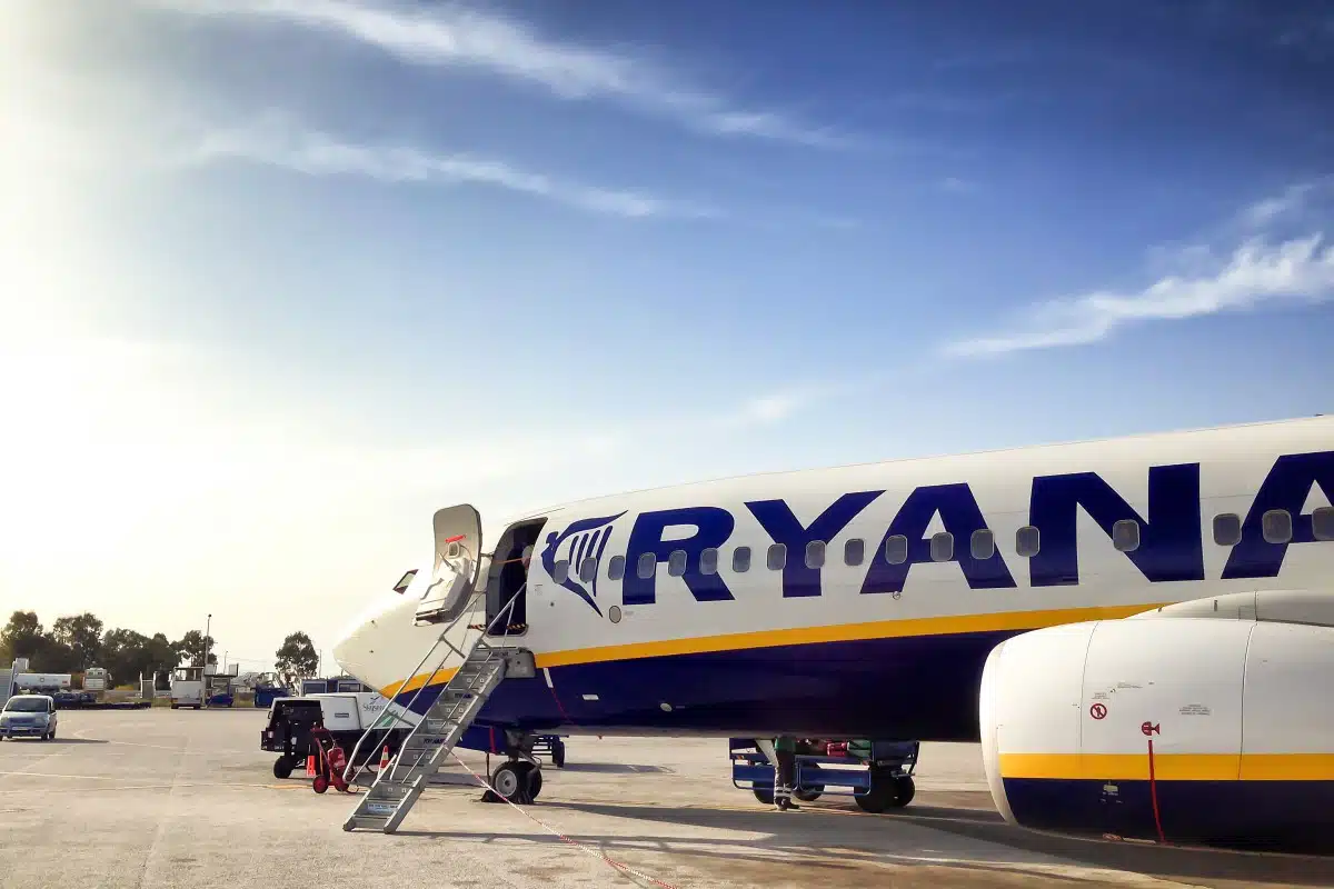 Immagine in evidenza del post: Ryanair sfida il decreto tariffe: tagli ai voli in Sicilia e Sardegna