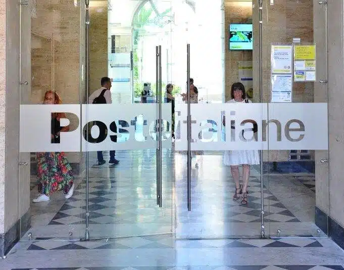 Immagine in evidenza del post: Da dicembre si potrà fare il passaporto alle Poste