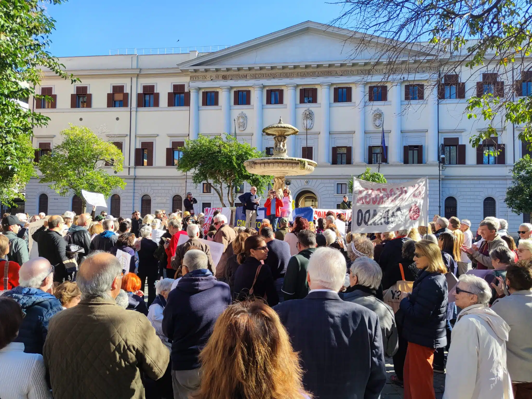 Immagine in evidenza del post: Le deroghe ai dehors e le proteste per salvare le città storiche