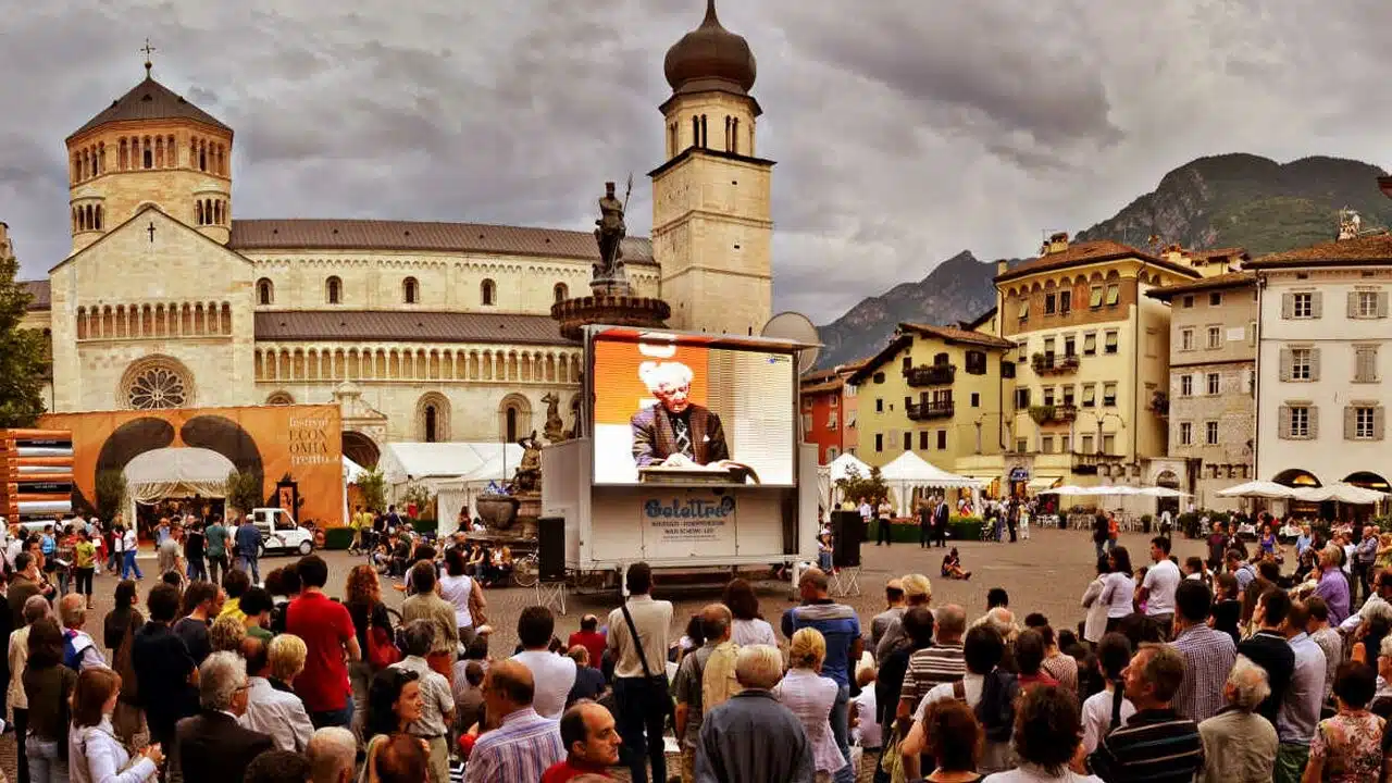 Immagine in evidenza del post: Festival dell'Economia di Trento 2024: roadshow tra scuole e università italiane