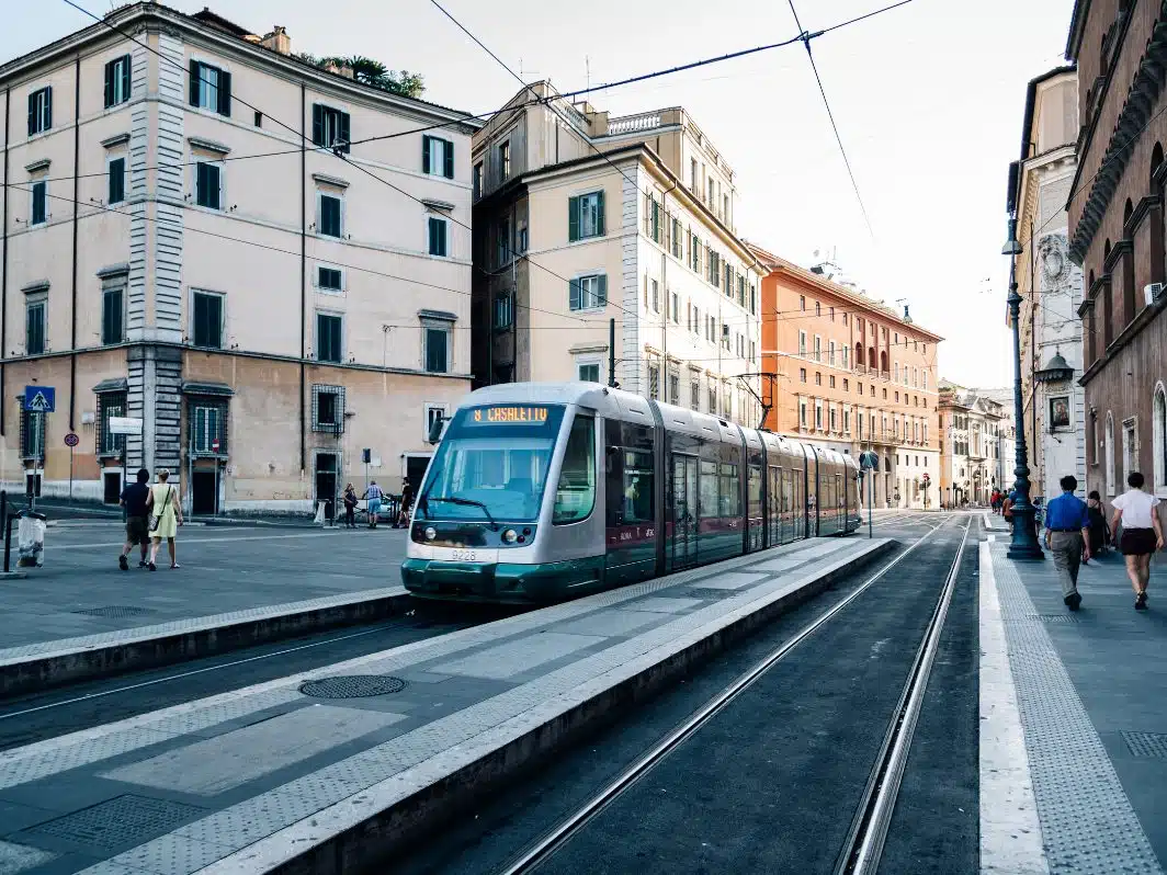 Immagine in evidenza del post: Mezzi di trasporto sostenibili: Italia maglia nera in Europa