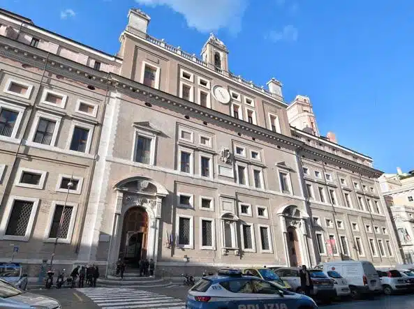 Immagine in evidenza del post: “Lista delle conquiste” affissa nel liceo Visconti di Roma: arrivano i provvedimenti