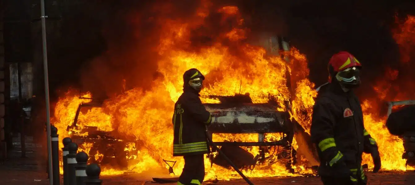 Immagine in evidenza del post: Incendi Roma: troppi roghi e pochi vigili del fuoco