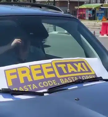 Immagine in evidenza del post: La singolare protesta dei Radicali: corse gratis a Roma con un finto taxi [VIDEO]