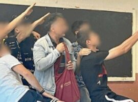 Immagine di anteprima per A Roma un insegnante indagato per saluto fascista e insulti omofobi e razzisti [VIDEO]