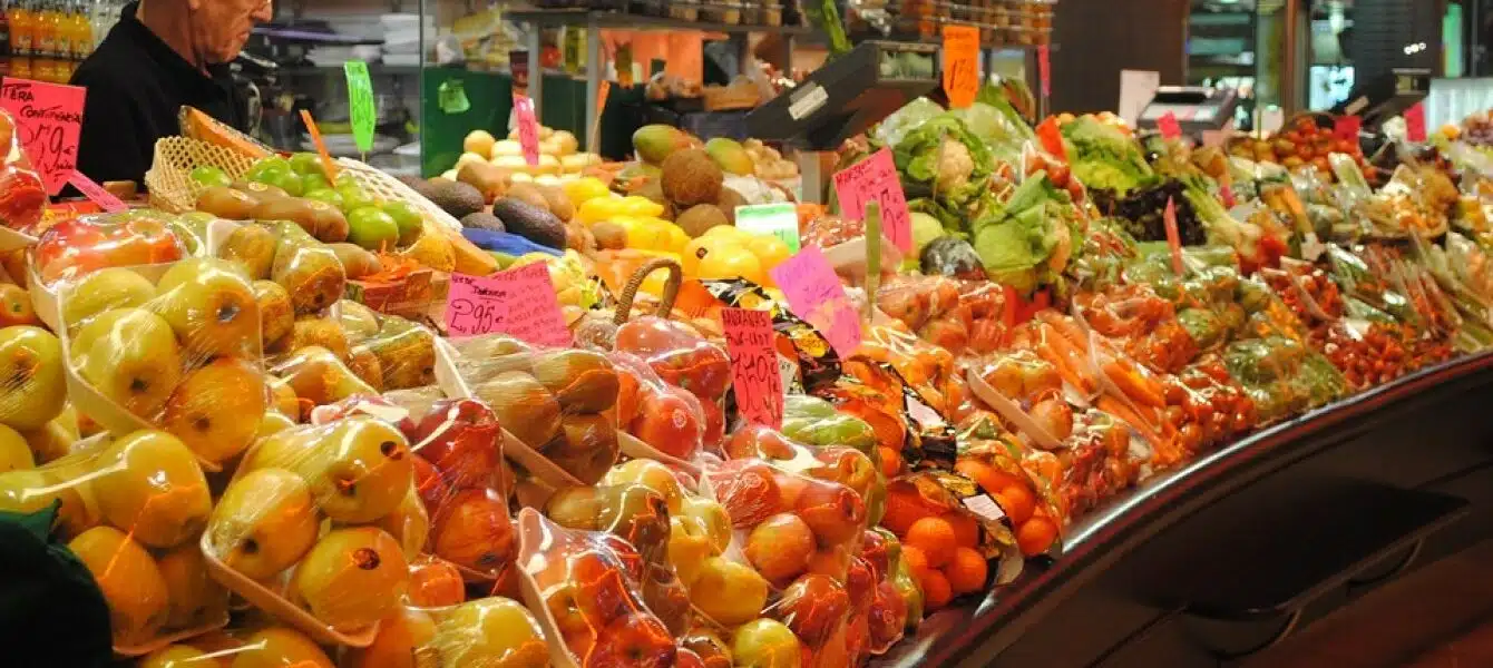 Immagine in evidenza del post: Regolamento imballaggi, arriva lo stop dall’Eu alla plastica monouso per l’ortofrutta…che fa venire qualche mal di pancia all’Italia