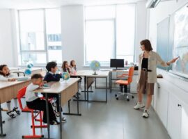 Immagine di anteprima per Calendari scolastici 2024/2025: record di docenti precari e carenza di personale ATA