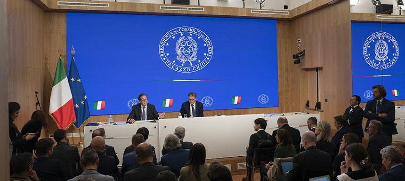 Immagine in evidenza del post: Il ministro Giorgetti presenta la Manovra e il DPB 2025: non mancano le polemiche