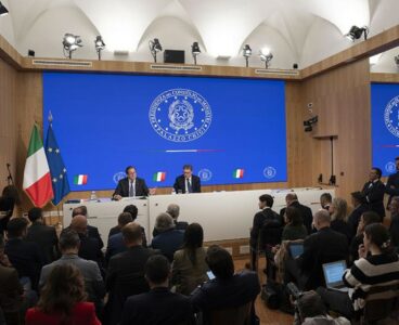 Il ministro Giorgetti presenta la Manovra e il DPB 2025: non mancano le polemiche