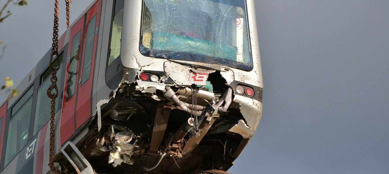 Immagine in evidenza del post: La maledizione dei treni in Italia: analisi di una situazione insostenibile