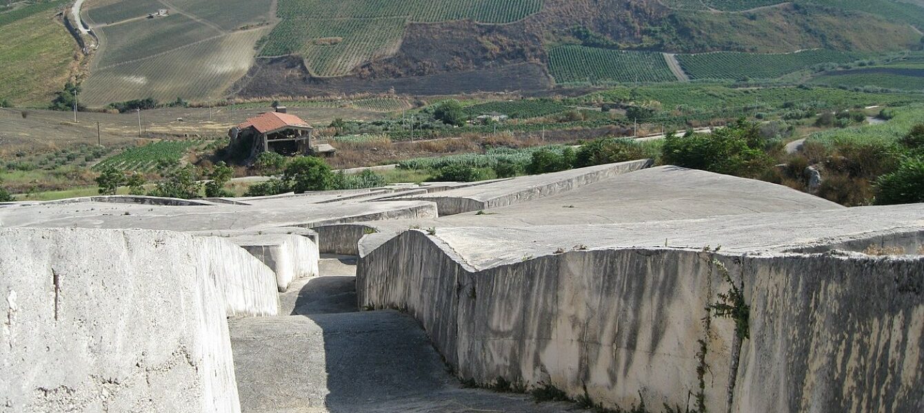 Immagine in evidenza del post: La Sicilia “invasa” dal fotovoltaico: il caso di Gibellina e del Cretto di Burri