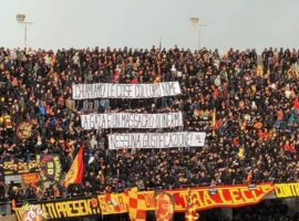 Immagine di anteprima per Striscioni Pro Palestina allo stadio accusati di antisemitismo: i tifosi si difendono