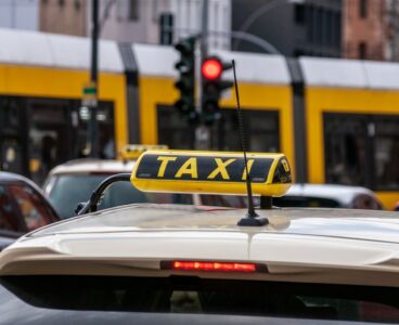 La Corte Costituzionale abbatte il vincolo della residenza per i conducenti di taxi e NCC