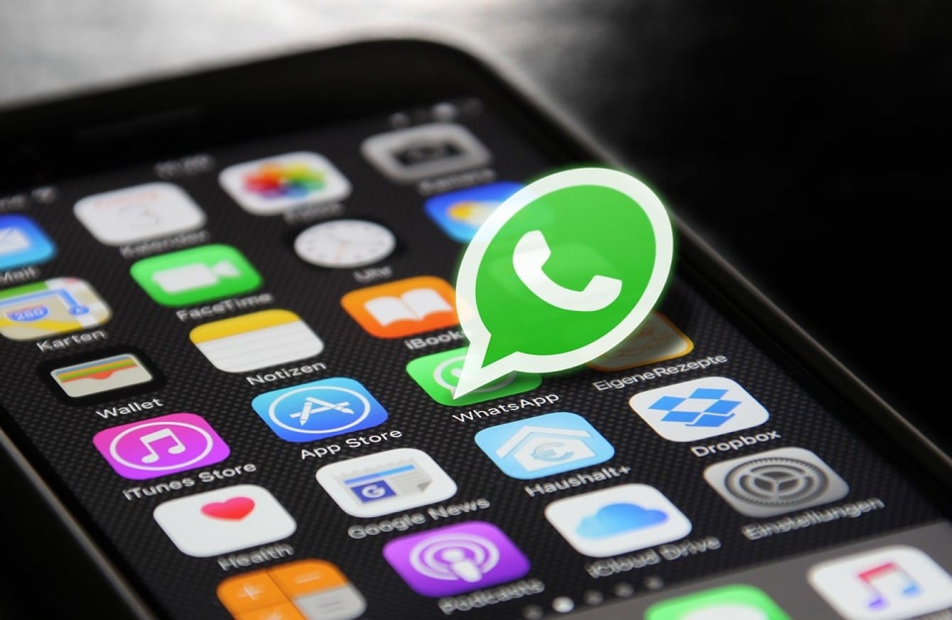 Cellulari, messaggi, Whatsapp e privacy: la Cassazione fa ordine