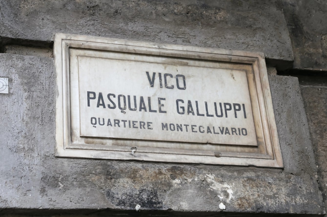 Si possono intitolare strade o piazze comunali a personaggi deceduti da meno di 10 anni?